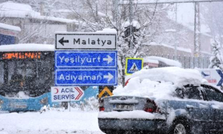 Son Dakika: Foto Haber...Gaziantep, Kilis, Şanlıurfa, Kahramanmaraş ve Malatya'da karla mücadele sürüyor 5