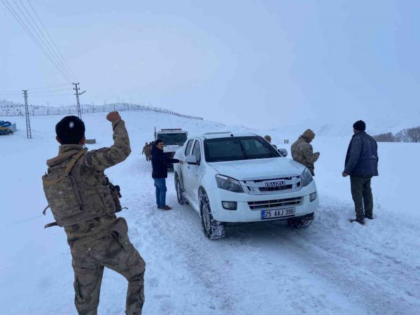 Son Dakika:   Vali Gül Gaziantep'te Çığ Uyarısı Yapmıştı! Erzurum’da çığ düştü: 2 kişinin kar altında kaldığı bölgeye ulaşılmaya çalışılıyor 4