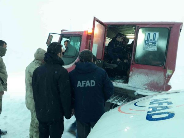 Son Dakika:   Vali Gül Gaziantep'te Çığ Uyarısı Yapmıştı! Erzurum’da çığ düştü: 2 kişinin kar altında kaldığı bölgeye ulaşılmaya çalışılıyor 9