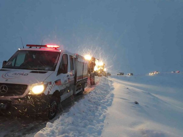 Son Dakika:   Vali Gül Gaziantep'te Çığ Uyarısı Yapmıştı! Erzurum’da çığ düştü: 2 kişinin kar altında kaldığı bölgeye ulaşılmaya çalışılıyor 10