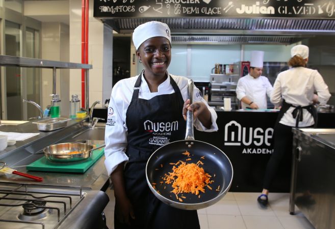 Nijeryalı Ruth, Gaziantep ve Türk yemeklerini Gaziantep'te öğreniyor 9