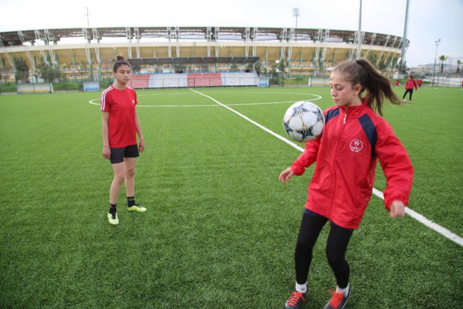 "Kızsın futbol oynayamazsın" dediler, iki farklı branşta milli oldu 4