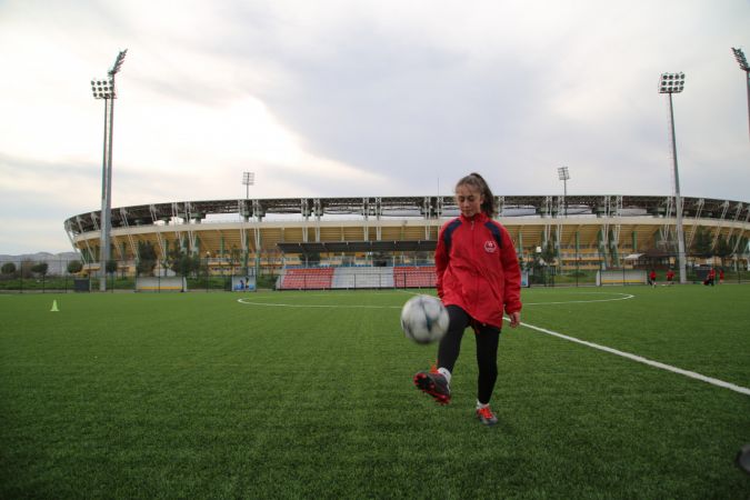 "Kızsın futbol oynayamazsın" dediler, iki farklı branşta milli oldu 7