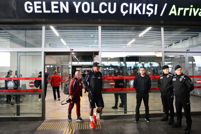 Gaziantep'te, Trabzonspor Şampiyon Gibi Karşılandı! Gaziantep FK-Trabzonspor maçı ertelenmişti! Trabzonspor kafilesi Gaziantep'e geldi! 8