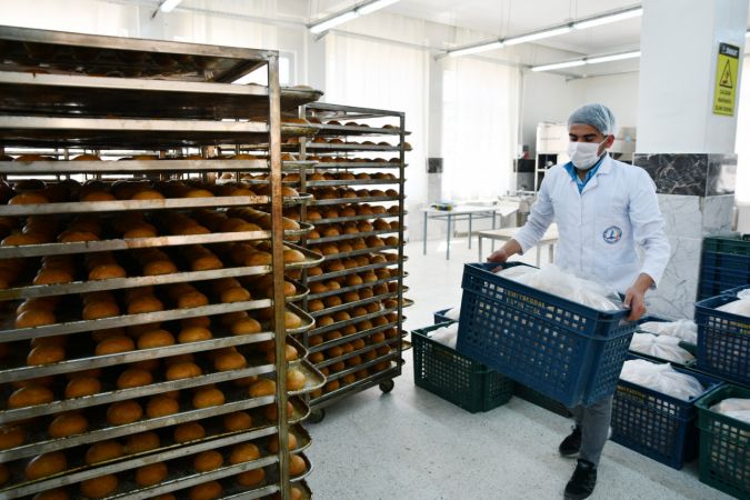 Gaziantep'te liselilerin yaptığı ekmekler ramazanda ihtiyaç sahiplerinin de yüzünü güldürüyor 1