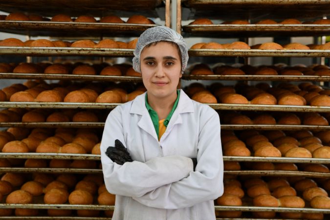 Gaziantep'te liselilerin yaptığı ekmekler ramazanda ihtiyaç sahiplerinin de yüzünü güldürüyor 5