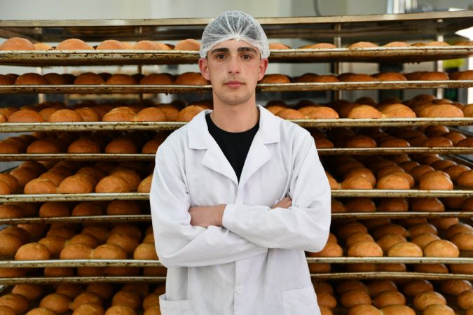 Gaziantep'te liselilerin yaptığı ekmekler ramazanda ihtiyaç sahiplerinin de yüzünü güldürüyor 8