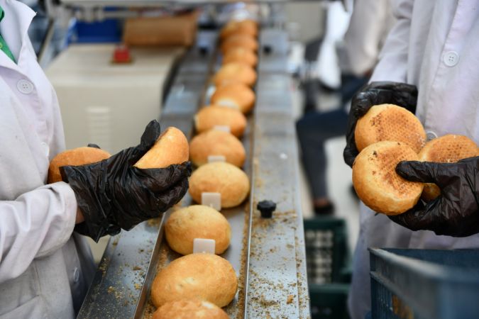 Gaziantep'te liselilerin yaptığı ekmekler ramazanda ihtiyaç sahiplerinin de yüzünü güldürüyor 11