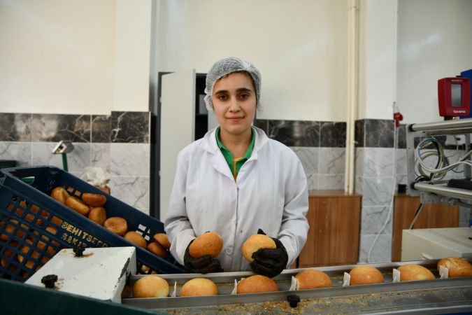 Gaziantep'te liselilerin yaptığı ekmekler ramazanda ihtiyaç sahiplerinin de yüzünü güldürüyor 13