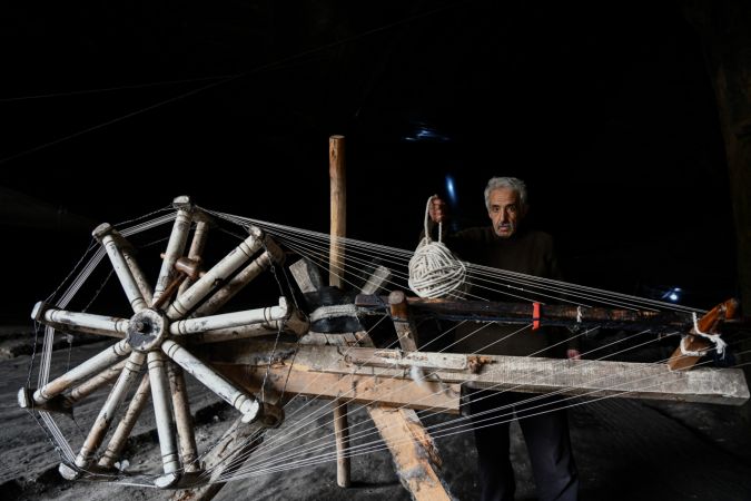 Gaziantep'te yaklaşık 60 yıldır mağarada kendir üretiyor...Gaziantep'in Unutulan El Emeği Mesleği 11