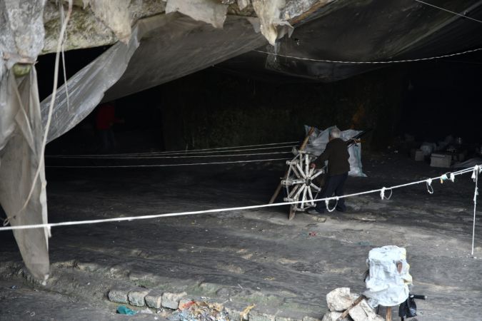 Gaziantep'te yaklaşık 60 yıldır mağarada kendir üretiyor...Gaziantep'in Unutulan El Emeği Mesleği 28