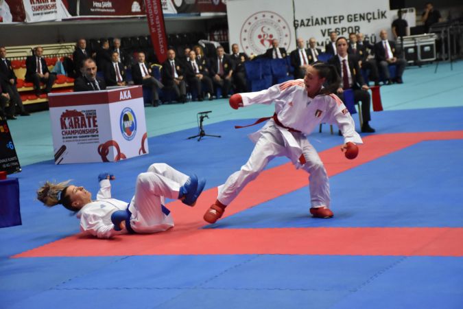 Gaziantep'te süren 57. Avrupa Büyükler Karate Şampiyonası'nda milli sporcular 6 altın, 1 gümüş madalya kazandı. 5
