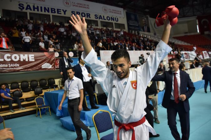 Gaziantep'te süren 57. Avrupa Büyükler Karate Şampiyonası'nda milli sporcular 6 altın, 1 gümüş madalya kazandı. 6