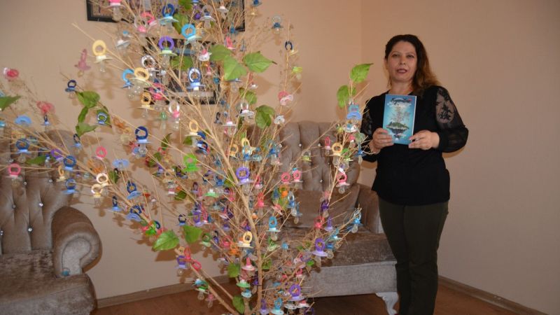Gaziantep'te cefakar annenin yaptıkları duygulandırdı...Oğlunun 12 yıldır kullandığı emziklerle süs ağacı yaptı 9