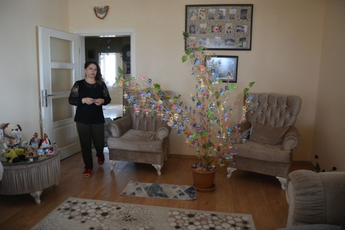 Gaziantep'te cefakar annenin yaptıkları duygulandırdı...Oğlunun 12 yıldır kullandığı emziklerle süs ağacı yaptı 3