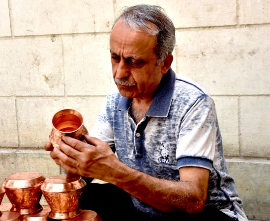 Gaziantep'te 50 yıldır bakır işlemeciliği yapan Bakırcı İsmet'in gençlere vefası 5