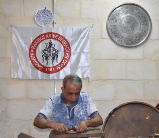 Gaziantep'te 50 yıldır bakır işlemeciliği yapan Bakırcı İsmet'in gençlere vefası 11