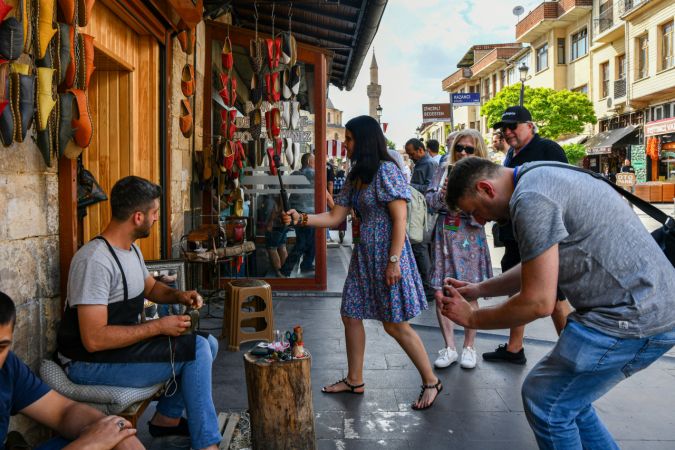 Gaziantep'te Kültür ve Turizm Bakanlığı ile Büyükşehir Belediyesi iş birliğiyle düzenlenen 7. Uluslararası Turizm Filmleri Festivali için yurt dışından gelen katılımcılar Gaziantep'i gezdi 1