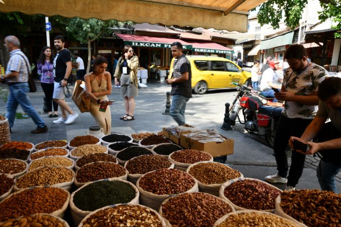 Gaziantep'te Kültür ve Turizm Bakanlığı ile Büyükşehir Belediyesi iş birliğiyle düzenlenen 7. Uluslararası Turizm Filmleri Festivali için yurt dışından gelen katılımcılar Gaziantep'i gezdi 12