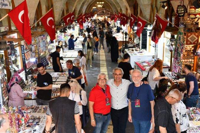 Gaziantep'te Kültür ve Turizm Bakanlığı ile Büyükşehir Belediyesi iş birliğiyle düzenlenen 7. Uluslararası Turizm Filmleri Festivali için yurt dışından gelen katılımcılar Gaziantep'i gezdi 13