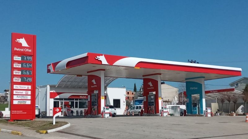 Petrol Ofisinde Akaryakıt Alımları Değerleniyor: Axess Harcadıkça 50 TL Chip Para Kazan 1