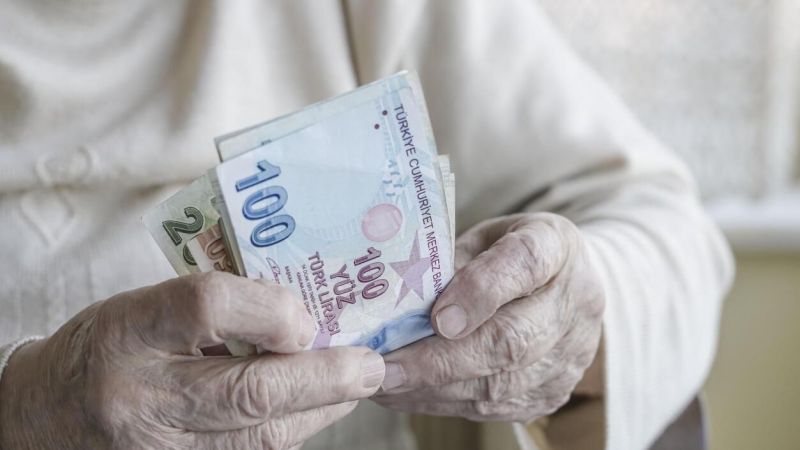 Emeklilerin Nakit İhtiyaçlarına, Bayram Öncesi Son Destek: Halkbank Düşük Faizli Emekli Kredisini Yayınladı! 1