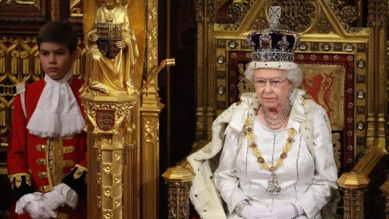 70 Yılı Aşkın Süre Boyunca İngiltere'nin Yönetimini Elinde Tutan Kraliçe Elizabeth'in Hayatı Olay Oldu: Prenses Olarak Çıktığı Ağaçtan, Bir Gün Sonra Kraliçe Olarak İndi! 2