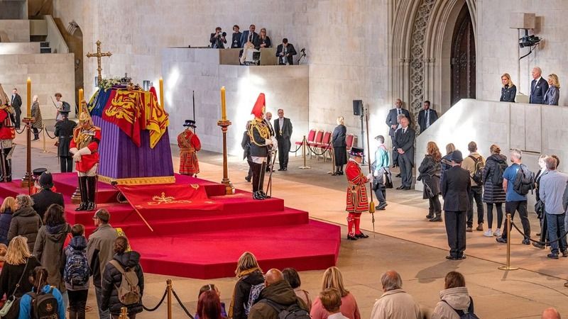 Kraliçe 2. Elizabeth’in Cenaze Törenindeki Osmanlı Detayı Dikkatlerden Kaçmadı: Bu Detayın Anlamı Ne? 2