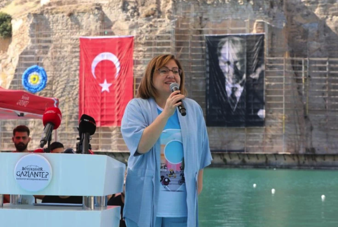 Türkiye Gaziantep'te yapılan 'RUMKALE' Uluslararası Su Sporları Festivali'ni Konuşuyor.... Denizi olmayan Gaziantep’te yapılan su sporları festivali göz kamaştırıyor... 4