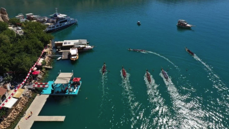 Türkiye Gaziantep'te yapılan 'RUMKALE' Uluslararası Su Sporları Festivali'ni Konuşuyor.... Denizi olmayan Gaziantep’te yapılan su sporları festivali göz kamaştırıyor... 2