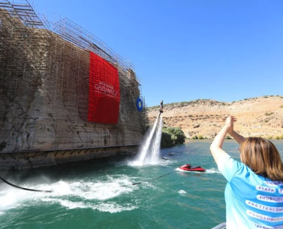 Türkiye Gaziantep'te yapılan 'RUMKALE' Uluslararası Su Sporları Festivali'ni Konuşuyor.... Denizi olmayan Gaziantep’te yapılan su sporları festivali göz kamaştırıyor... 11