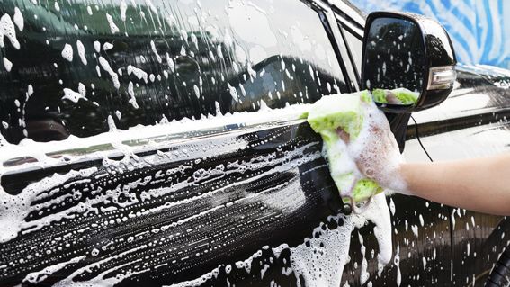 Araç Sahipleri Dikkat! Aracınızı Temizlemek İsterken Çiziklerin Oluşmasına Sebep Olabilirsiniz! Araba Yıkarken Nelere Dikkat Edilmelidir? 2