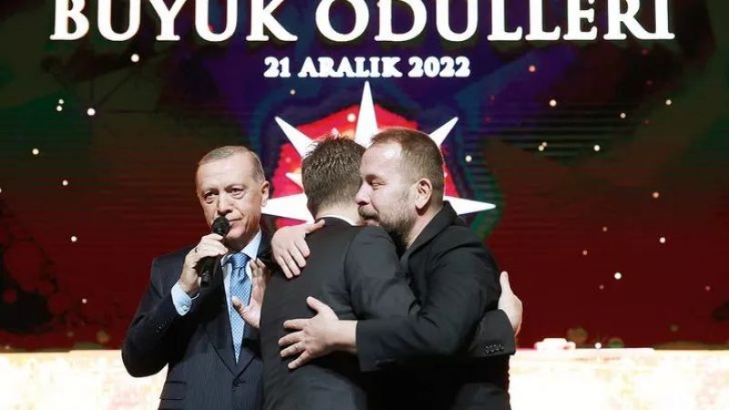 Cumhurbaşkanlığı Kültür ve Sanat Büyük Ödülleri dağıttı; törene damga vuran isim Cumhurbaşkanı Erdoğan oldu! “Artık dargınlık yok tamam mı?” 1