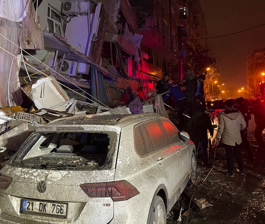 Gaziantep'te 7.4'lük depremin ardından ajanslara düşen ilk fotoğraflar: Yürek yakan görüntüler 1