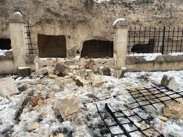 Yıllara dayandı, depreme dayanamadı! Gaziantep Kalesi’nin surları bu sabahki 7.4 büyüklüğündeki deprem nedeniyle yıkıldı! İşte o anlar… 2