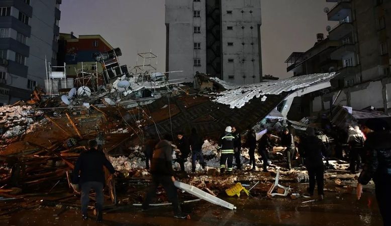 Gaziantep’te arama kurtarma çalışmaları devam ediyor: depremin acı bilançosu ortaya çıkmaya başladı! AFAD’dan ilk açıklama da geldi 1