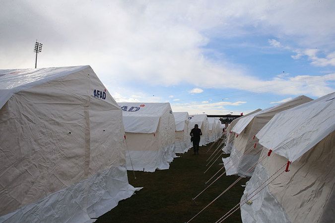 Depremzedeler için çadırlar kuruldu; AFAD sahada çalışmalarını bugün de sürdürdü! Haber bu kez Gaziantep’in İslahiye ilçesinden 3