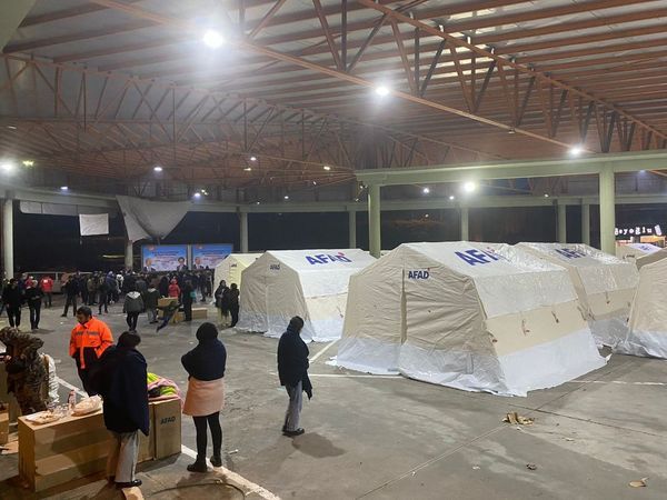 Depremzedeler için çadırlar kuruldu; AFAD sahada çalışmalarını bugün de sürdürdü! Haber bu kez Gaziantep’in İslahiye ilçesinden 1