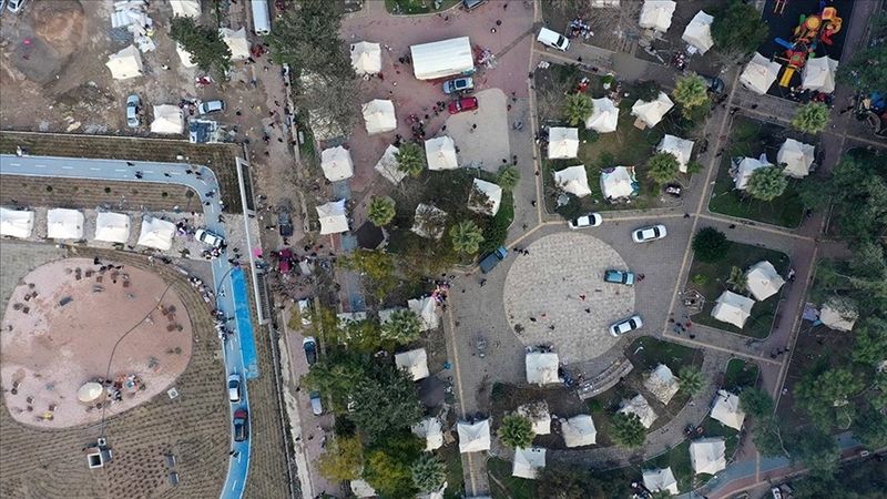 Depremzedeler için çadırlar kuruldu; AFAD sahada çalışmalarını bugün de sürdürdü! Haber bu kez Gaziantep’in İslahiye ilçesinden 2