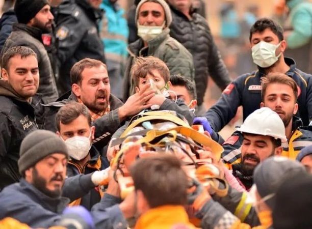 Gaziantep ve deprem bölgelerinde son durum ! Deprem bölgelerindeki tablonun acısı bir kez daha katlandı! Vefat edenlerin sayısı 35 bini aştı! 3