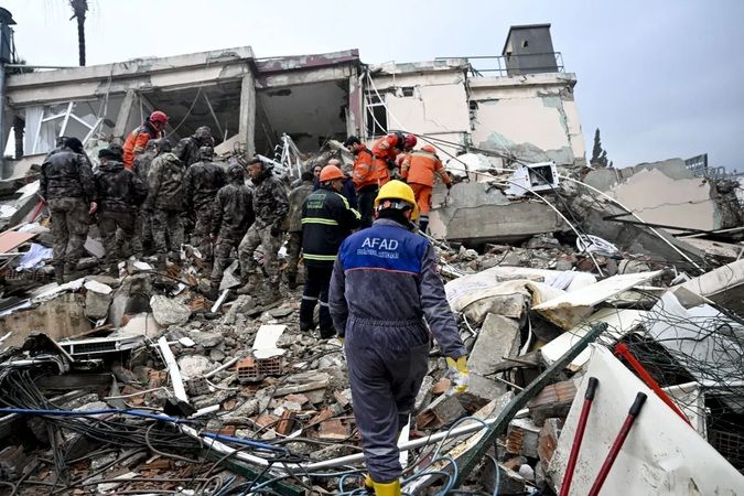 Gaziantep ve deprem bölgelerinde son durum ! Deprem bölgelerindeki tablonun acısı bir kez daha katlandı! Vefat edenlerin sayısı 35 bini aştı! 2