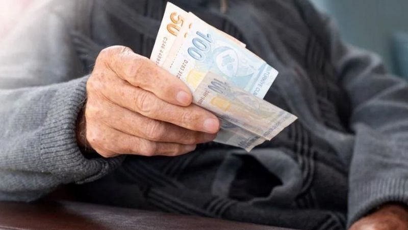 Mart Gelmeden Müjdesi Geldi! Türkiye İş Bankası, Emeklilerin Hesaplarına 7 Bin 500 TL Yatırmaya Başladı! 1