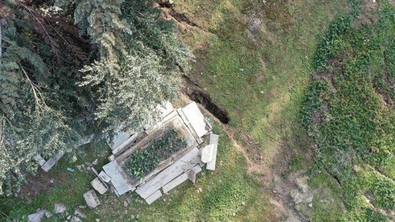Deprem Felaketi Gaziantep'i Yıktı Geçti!  Gaziantep Nurdağı'nda Bazı Mezarların Yönü Değişti! 3