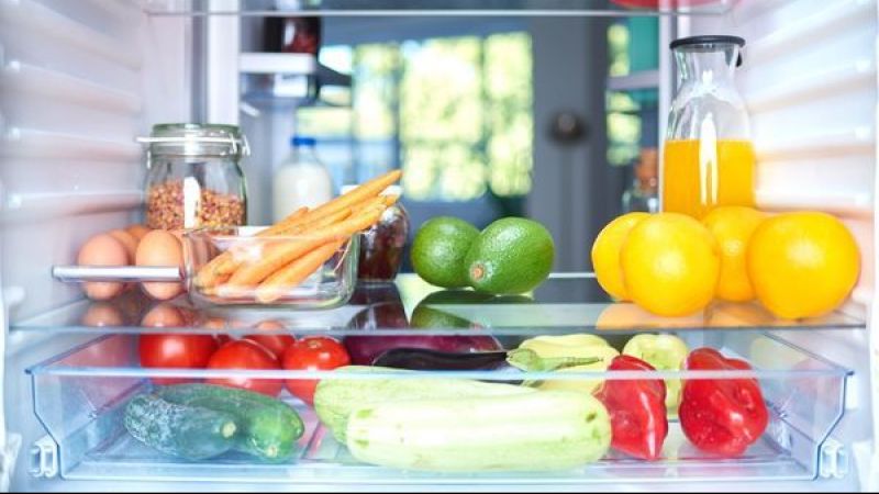 Buzdolabınızda asla bu yiyecekleri bulundurmayın! Bal, reçel, sarımsak… Daha pek çok yiyecek kesinlikle buzdolabında saklanmamalı! 1
