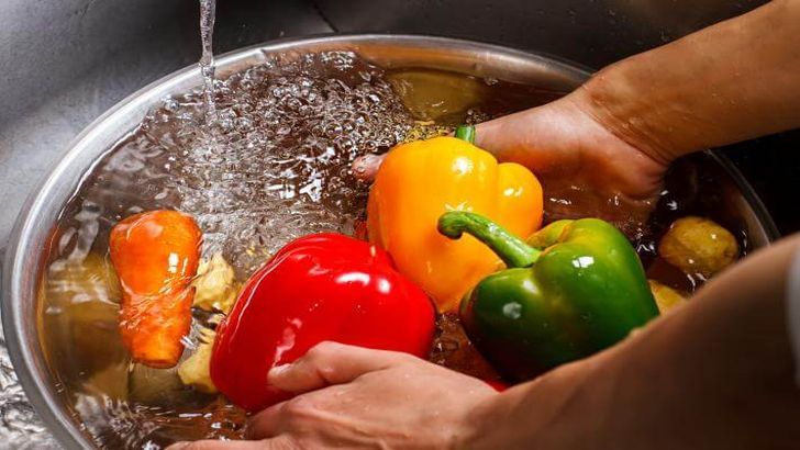 Mutfağınızda zehir üretiyor olabilirsiniz: Sebze ve meyveleri doğru yöntemle yıkadığınızdan emin olun! Uzman isim tek tek anlattı 1