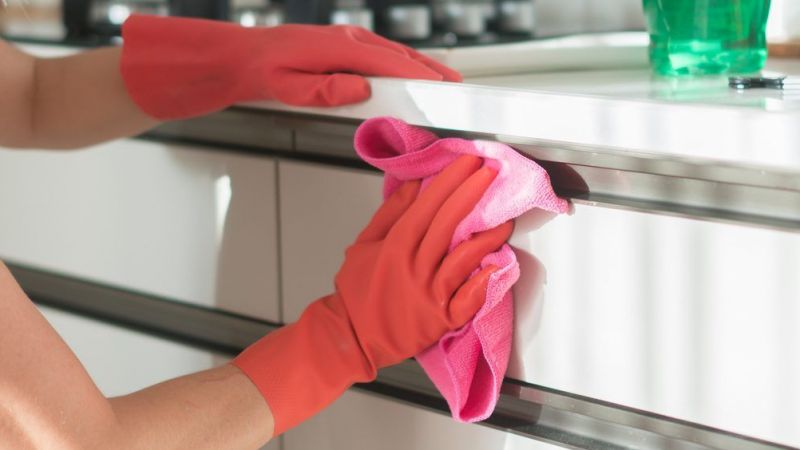 Mutfak dolaplarını çizmeden temizlemenin pek çok yöntemi var: Bu yöntemleri kullanın, ahşaplarınıza zarar vermeyin! İşte yöntemler 3