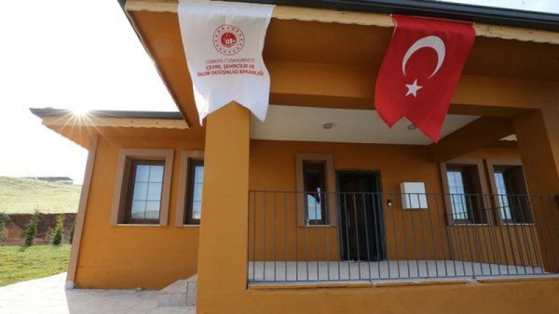 Gaziantep’in Nurdağı İlçesine Bağlı Mahallede Depremzedelere Akıllı Kalıcı Köy Evleri Teslim Edildi! 1