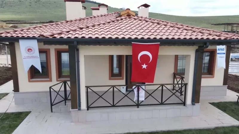 Gaziantep’in Nurdağı İlçesine Bağlı Mahallede Depremzedelere Akıllı Kalıcı Köy Evleri Teslim Edildi! 3