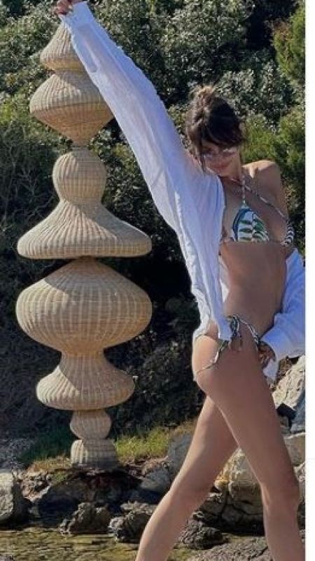 Göğüs dekoltesi sosyal medyada tartışma konusu oldu: “Ne bu hal?” Türkiye’nin tescilli güzeli Şevval Şahin, bikinili pozlarıyla fiziğini sergiledi! 2