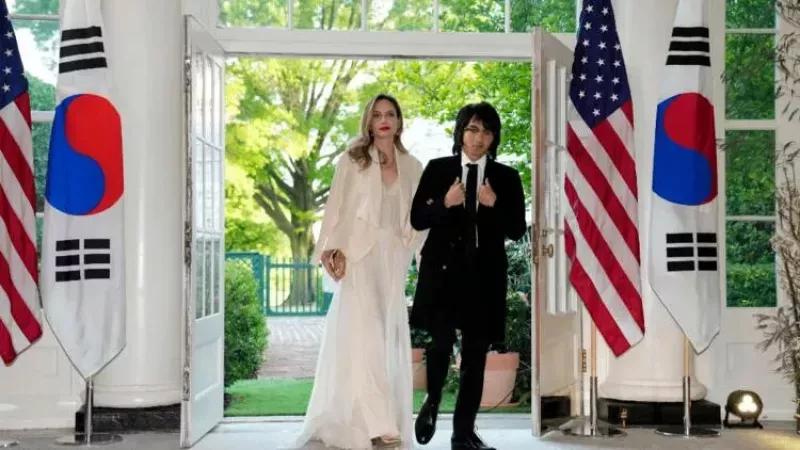Beyaz Saray’da Düzenlenen Yemeğe Katıldılar! Angelina Jolie Ve Oğlu Davette Boy Gösterdi! 1